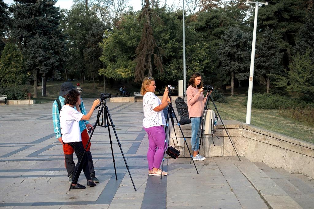 Customer support representative ready to assist with programming course inquiries